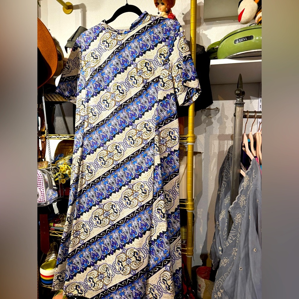 370 // super fab Vintage 1960s shift dress // 21" ptp